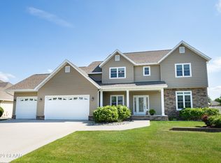 14 Desiree Dr, Grand Forks, ND 58201