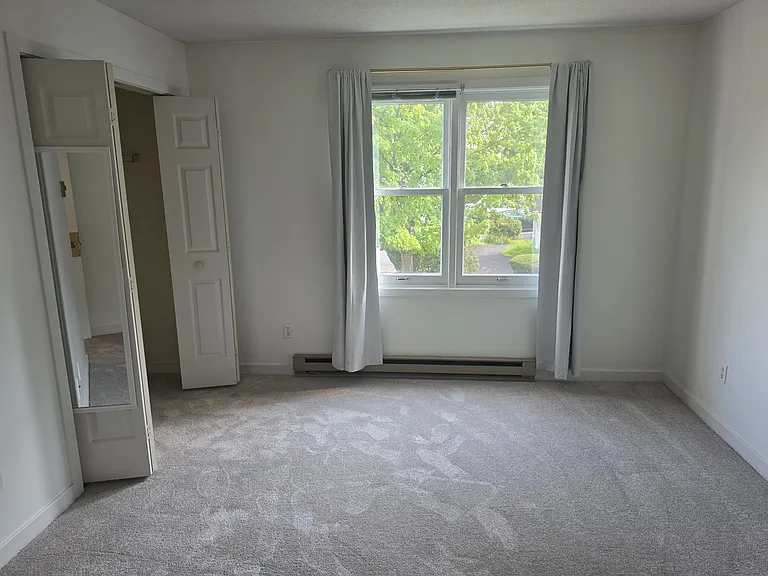 24 Salem Pl #24 — Photo 8