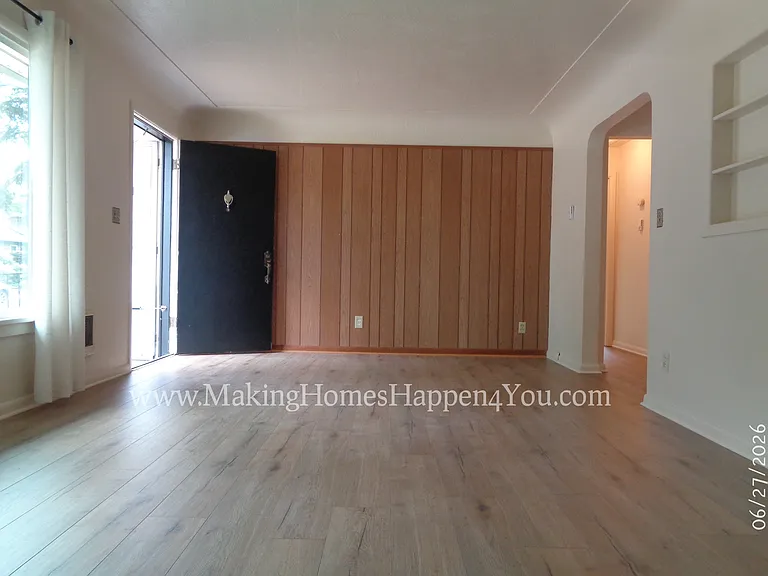 1945 23rd St NE — Photo 8