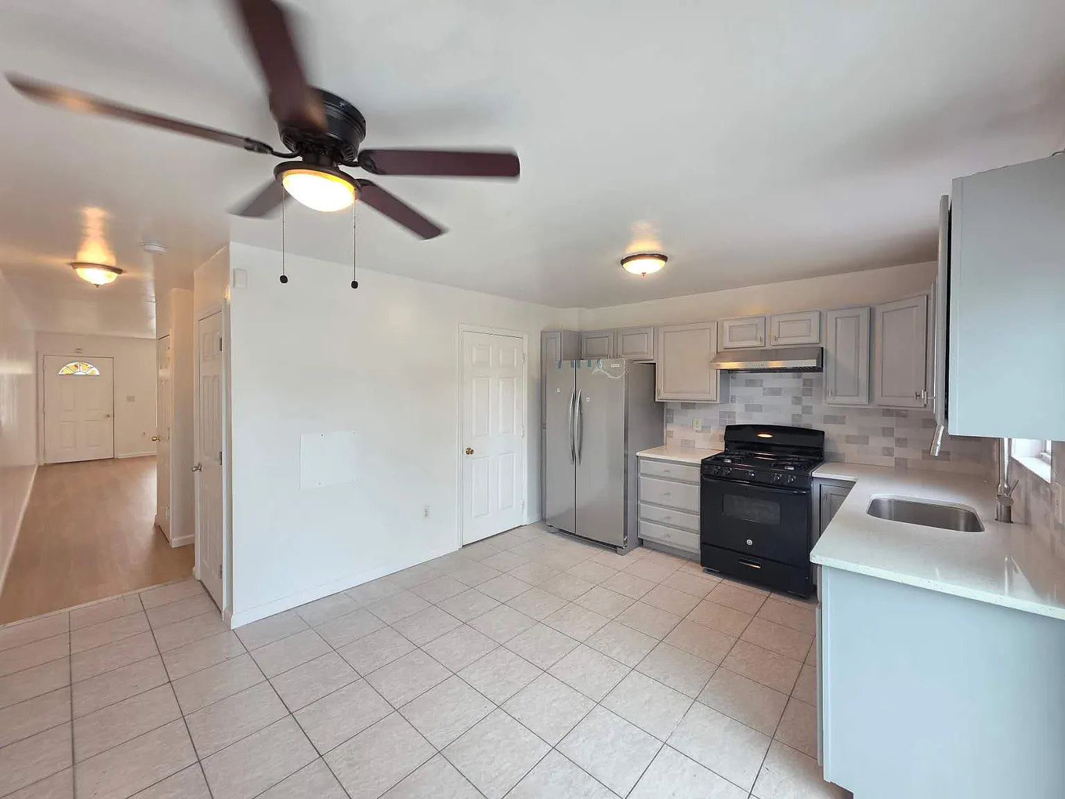 3 bed, 1.5 bath, 1344 sqft, $3,000 — Photo 3