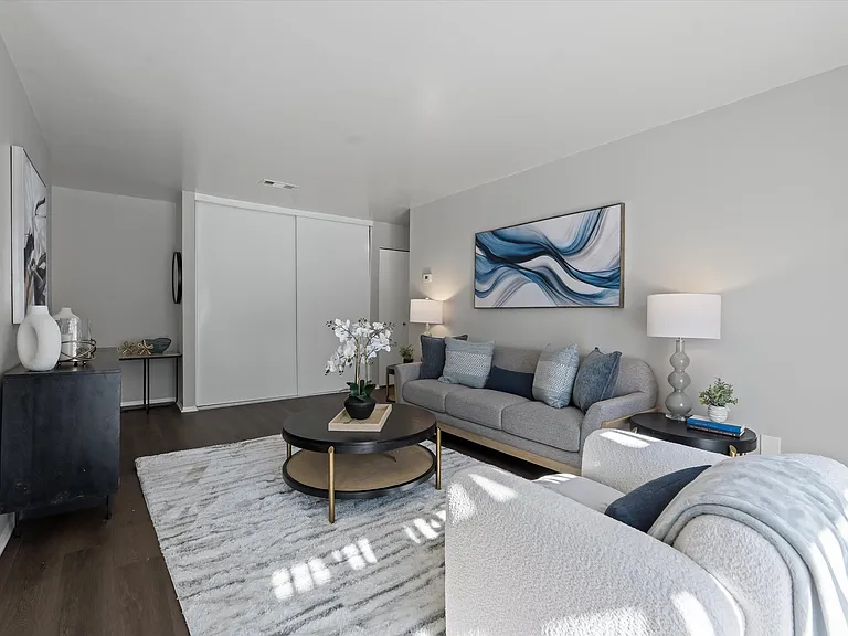 Newport Woods Apartments — Photo 8