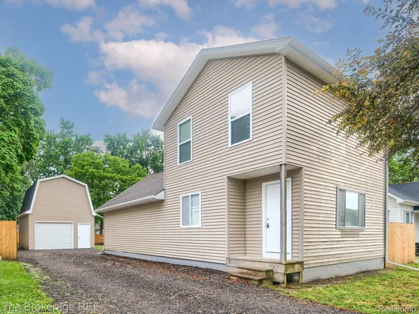 658 Beach St, Mount Morris, MI 48458