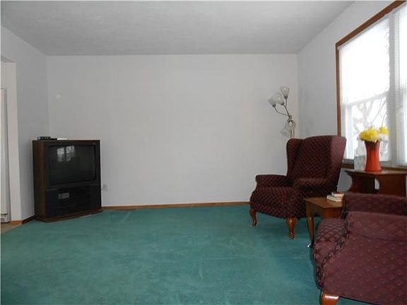 4th image of 1610 Flaxen Dr