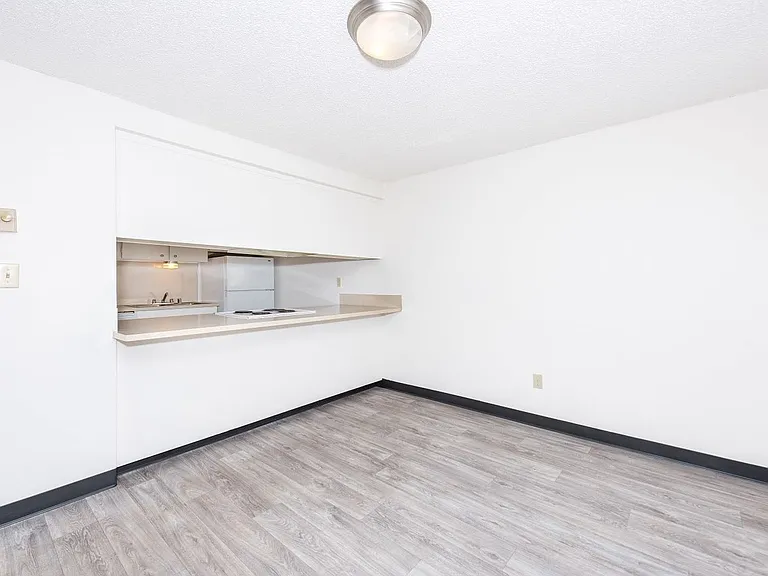 Wellington Court Townhomes — Photo 5