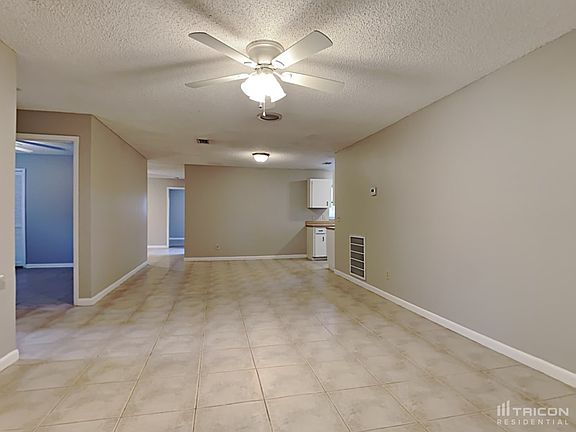 3rd image of 401 Lake Daisy Dr