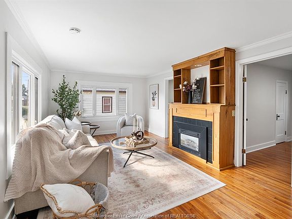 3rd image of 15 John St W