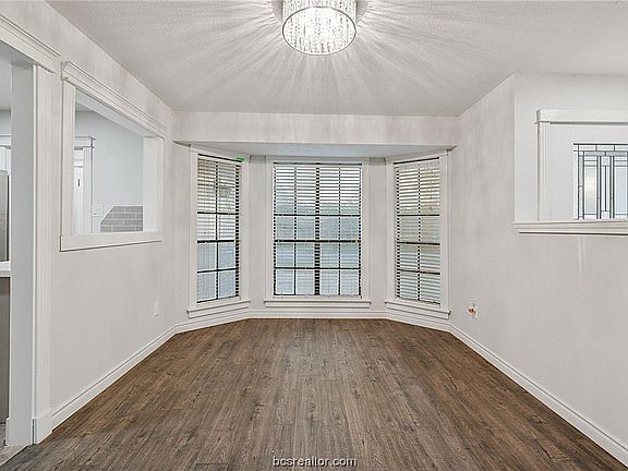 5th image of 4015 Green Valley Dr