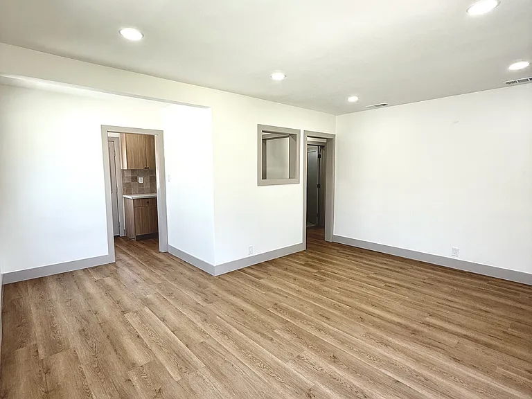 2510 Termino Ave #B — Photo 10