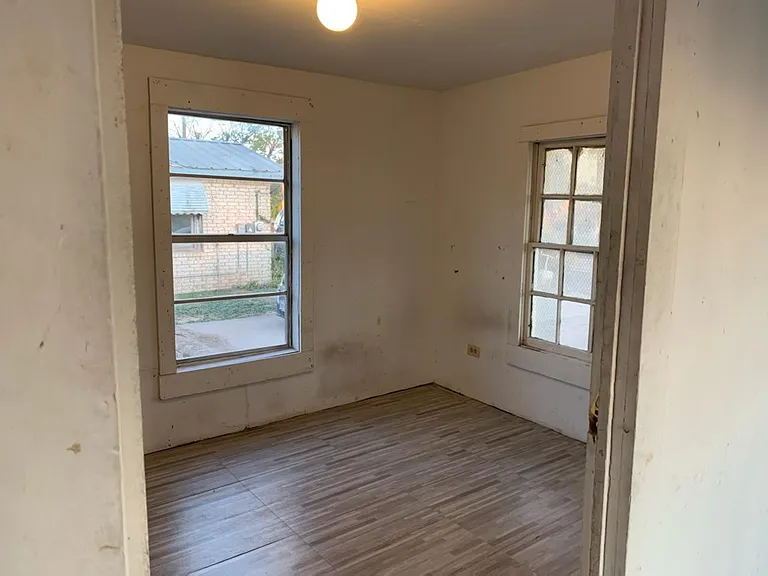 620 W 19th St — Photo 2