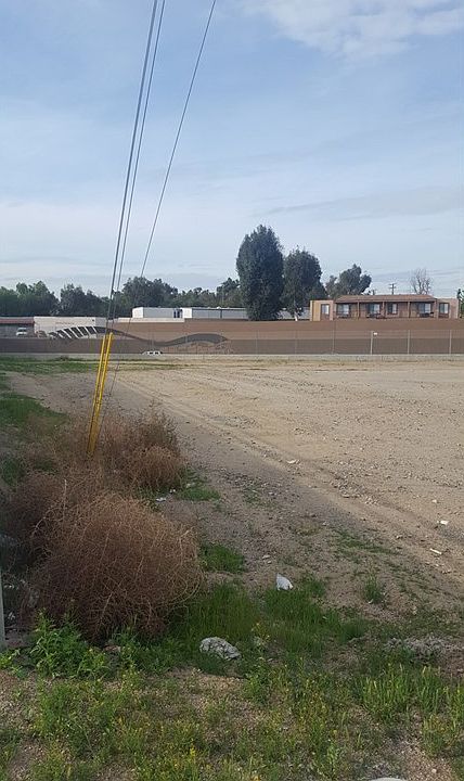 2nd image of 550 N Perris Blvd