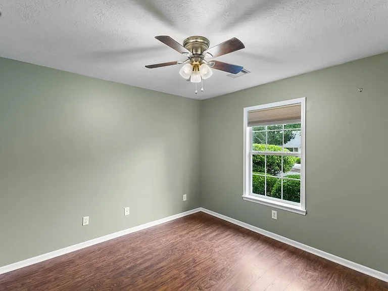 210 New Haven Ln SW — Photo 12