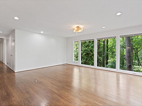 5th image of 2532 Flair Knoll Ct NE
