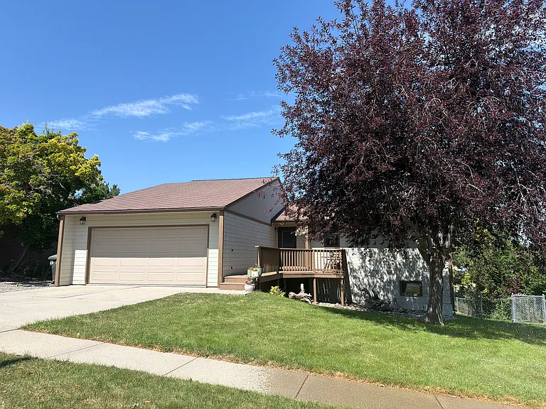 712 Red Letter St — Photo 2