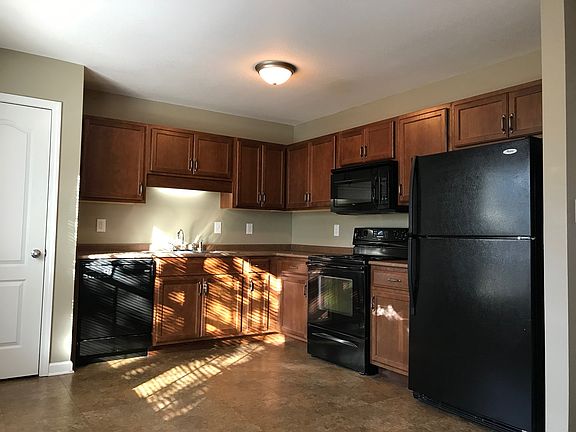 2nd image of 1443 Golf Club Ln APT 5
