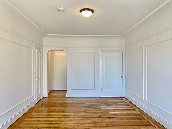3rd image of 1085 Washington St #10