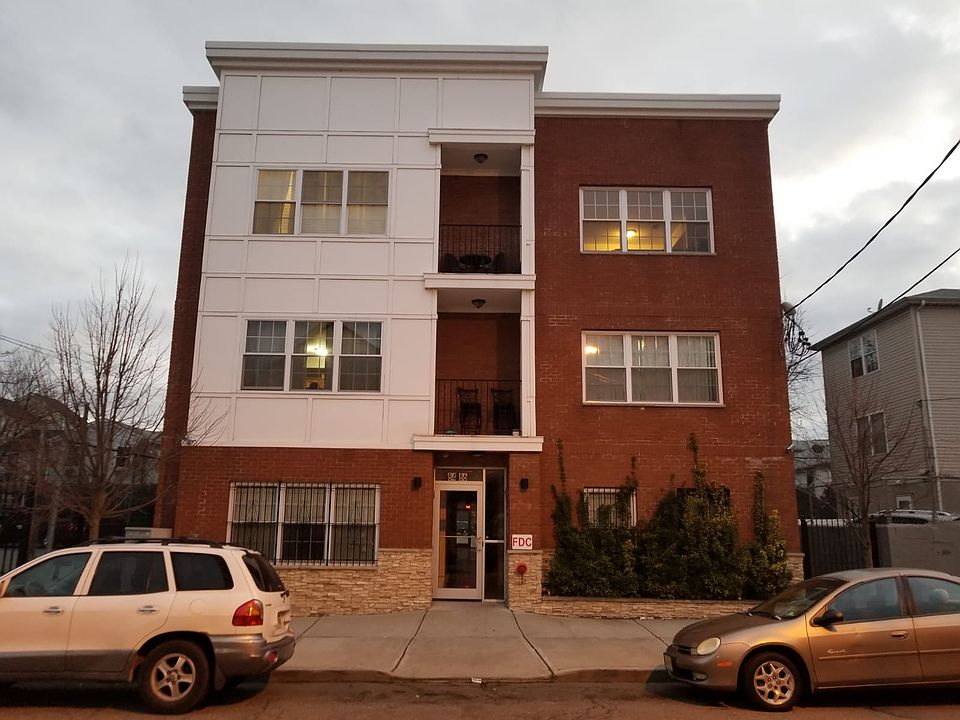 1st image of 84-86 Astor St APT 2