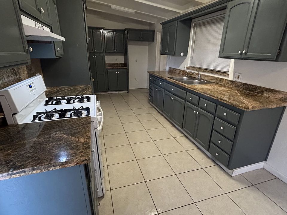 1st image of 332 W 7th St