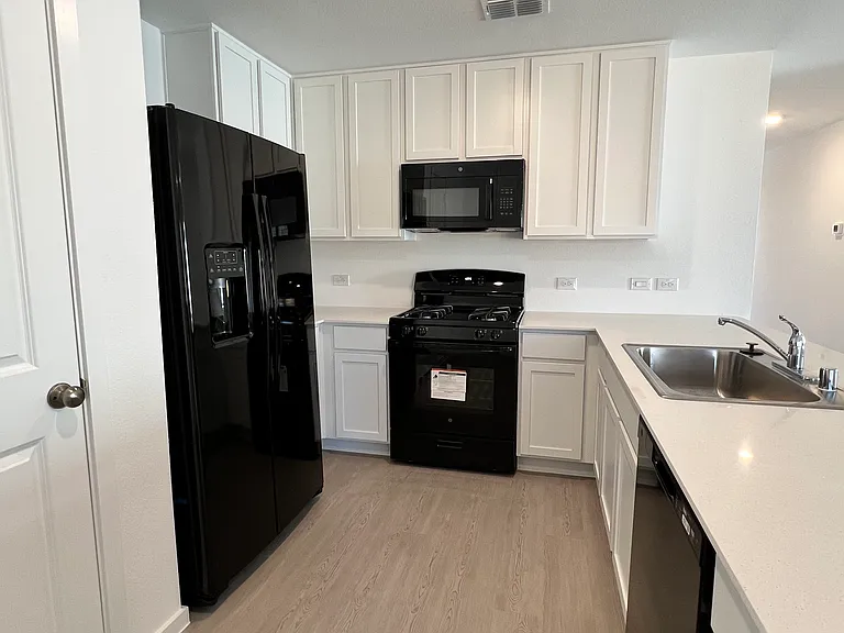 921 Mossycup St — Photo 6