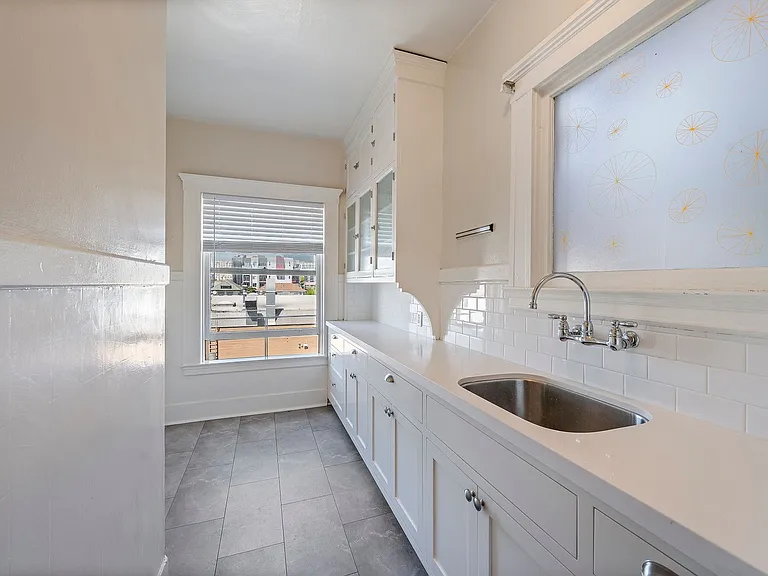 1029 Oak Street — Photo 9