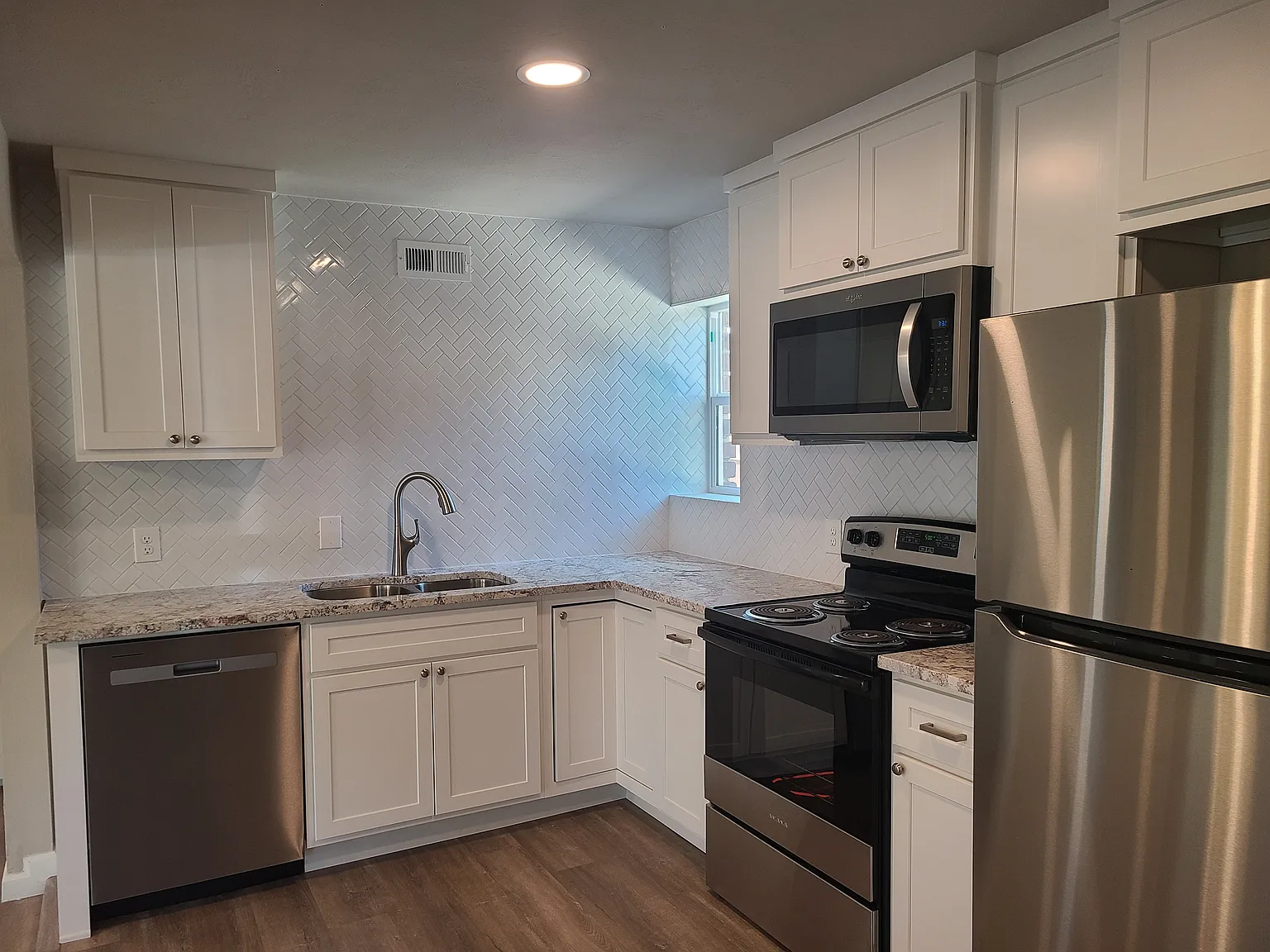 Studio, 600 sqft, $995 — Photo 2