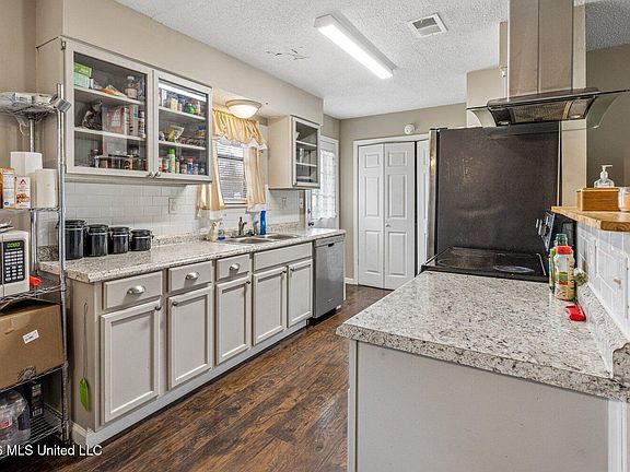 4th image of 6160 Lynnfield Rd