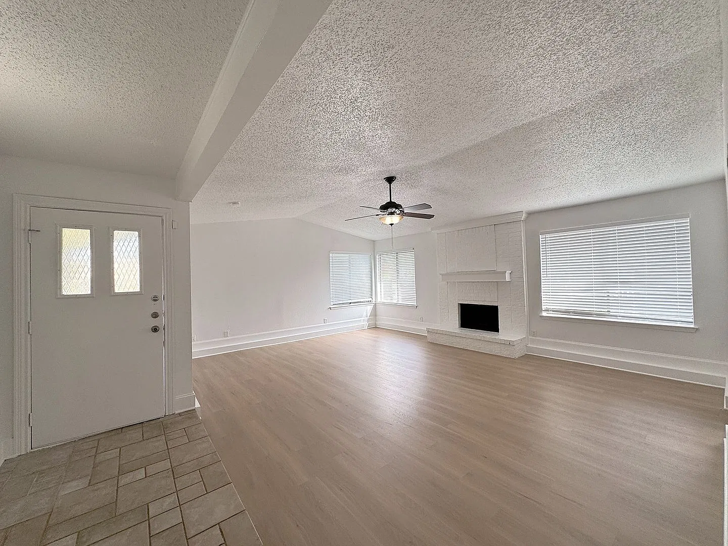 Single Story Home - Plano — Photo 3