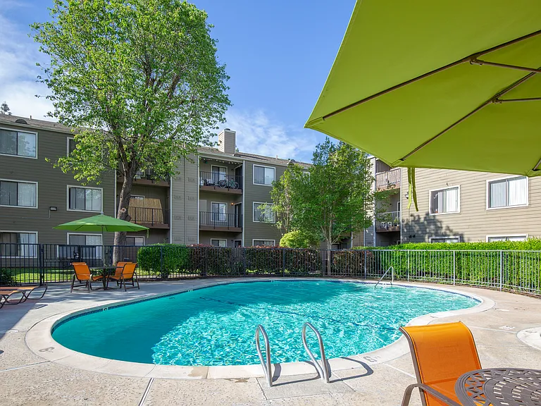 California Place Apartments — Photo 8