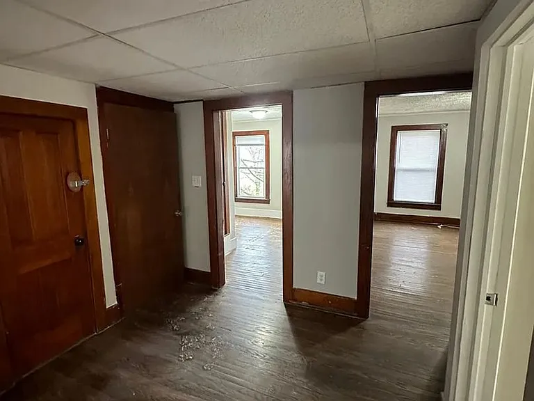 605 N Detroit St — Photo 4
