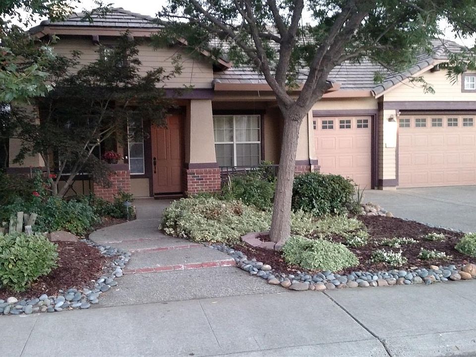 2nd image of 1678 Iroquois Rd