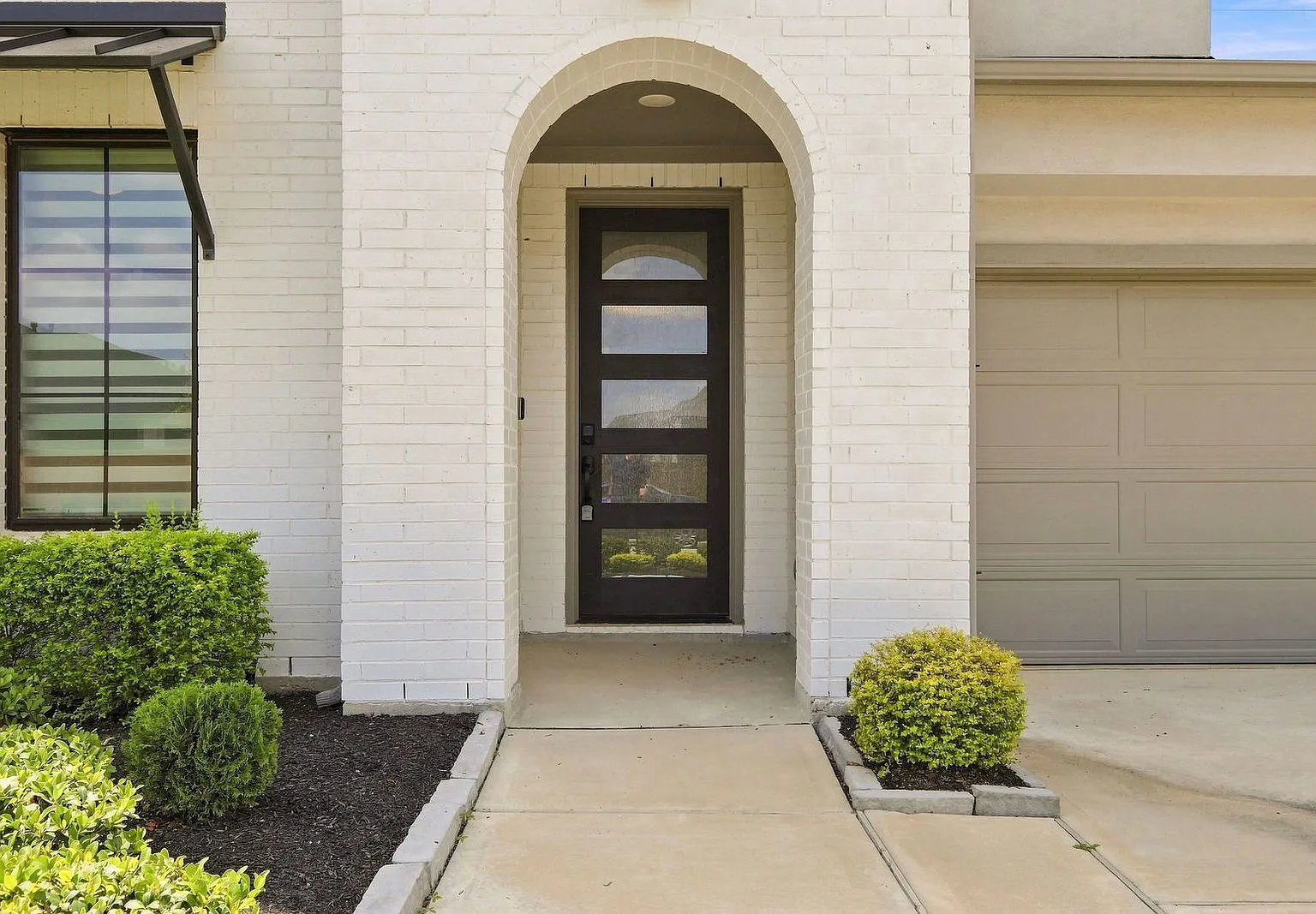 5 bed, 3.0 bath, 2545 sqft, $3,000 — Photo 4