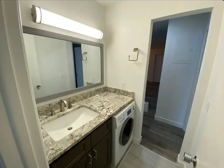 2225 S Jasmine St #302 — Photo 7