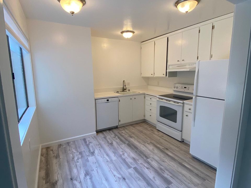 Kitchen with eating area