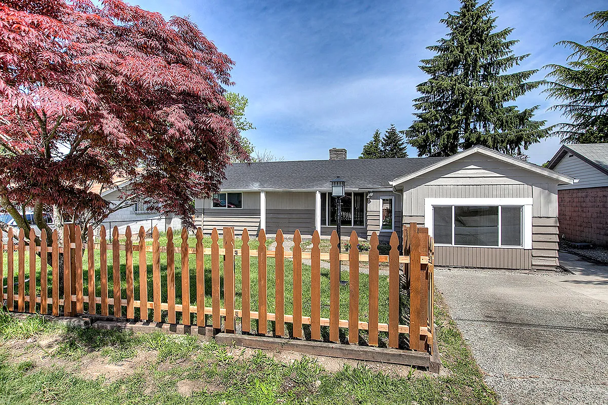 6204 S 118th Pl — Photo 1