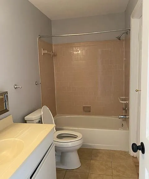 Full bathroom located in hall