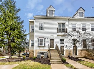 1157 Freesia Ct, Ann Arbor, MI 48105