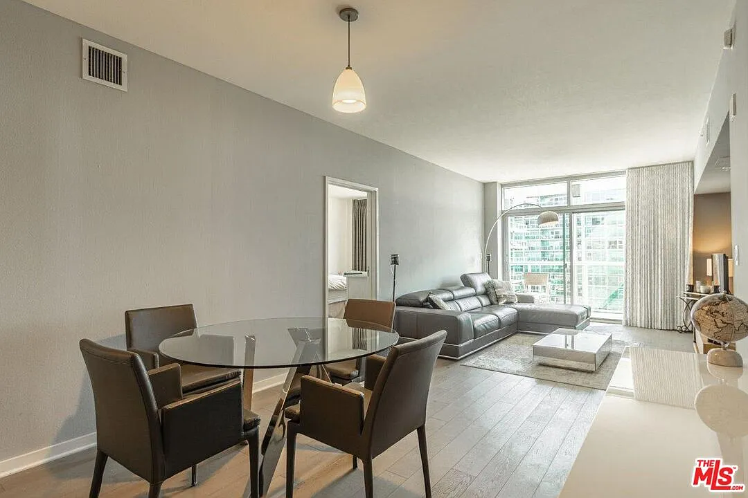 2 bed, 2.5 bath, 1434 sqft, $7,500 — Photo 4