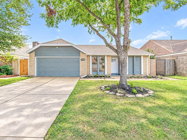 11935 River Meadow Ln, Meadows Place, TX 77477