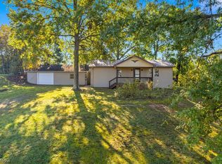58 Rock Ridge Rd, Mineral Wells, WV 26150