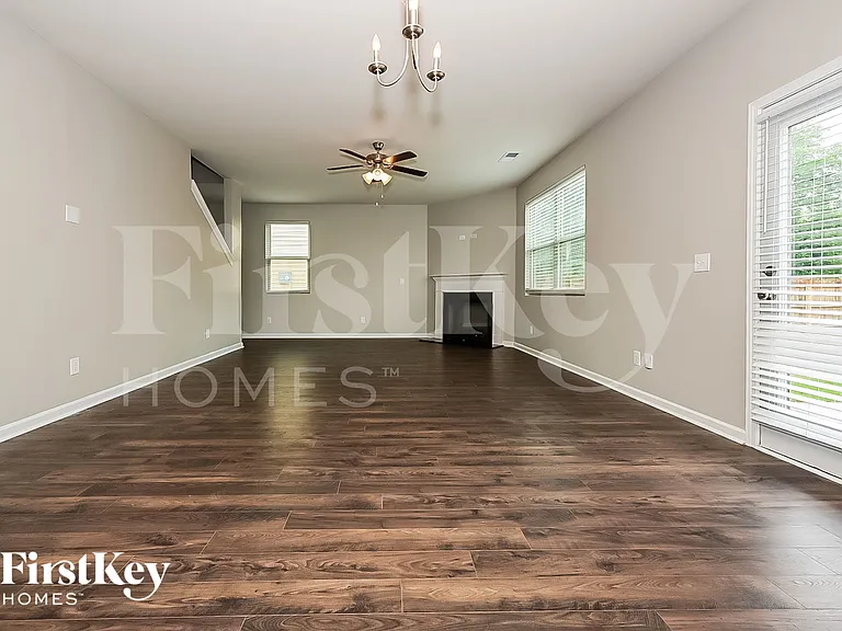 1500 Denver Way — Photo 3