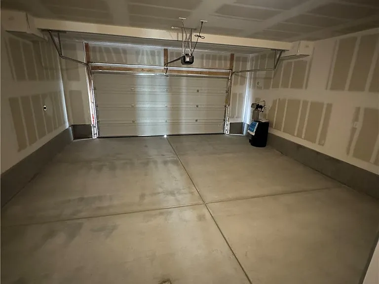 902 Violet Heron St — Photo 3