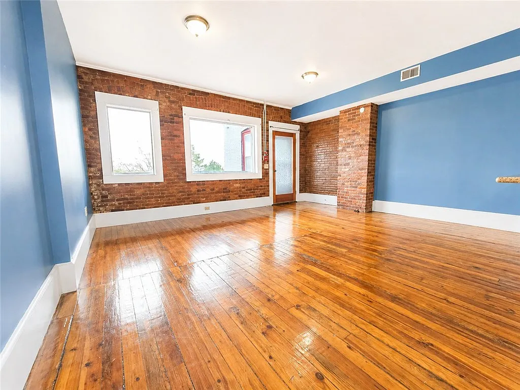 Building Photo - 425 Exchange St #4