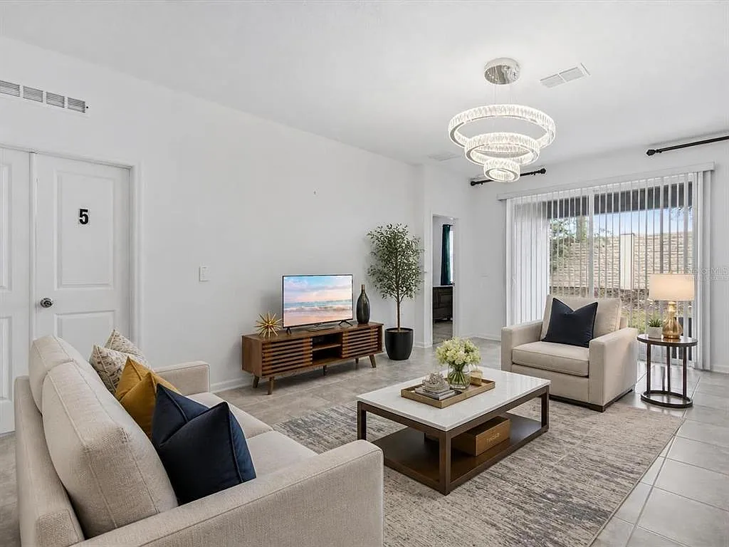 4 bed, 2.0 bath, 2135 sqft, $2,350 — Photo 3