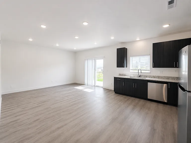 5846 W 40th Ct — Photo 25