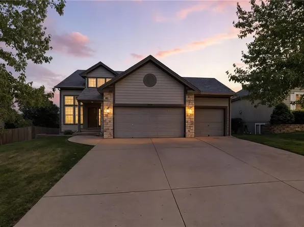 2133 W Ferrel Dr, Olathe, KS 66061