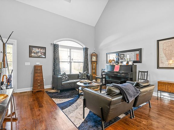 5th image of 326 Cottonwood Ct
