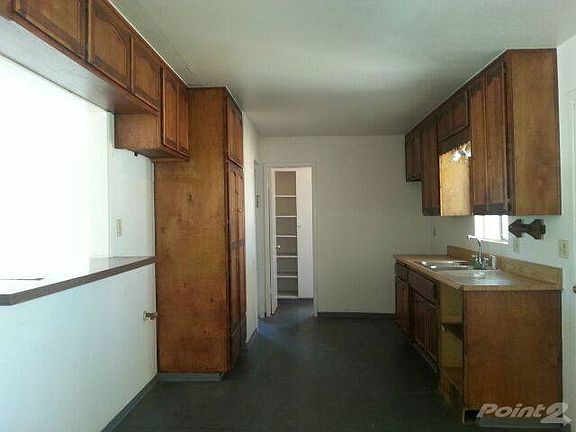 045-673835-Kitchen side