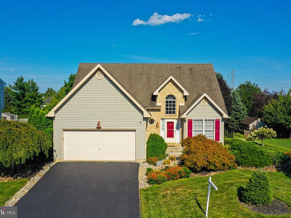 1st image of 120 Debbie Ln