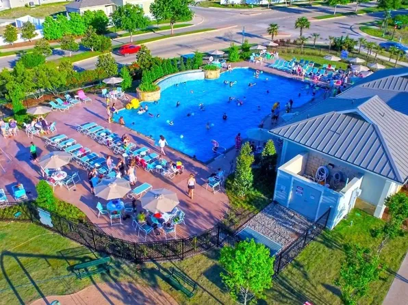 1305 Live Oak Ln, Aubrey, TX 76227