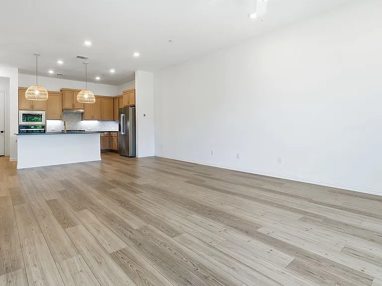 1264 Daybreak Dr — Photo 3
