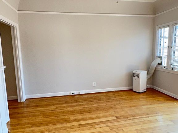 5th image of 625 S Detroit St APT 5